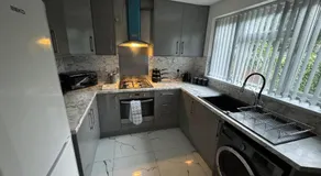 Three bed house in Wolverhampton - Image 3