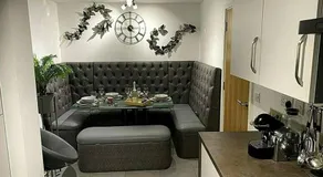 Igloo Magnolia Room Stay I Breakfast I Free Parking - Image 4