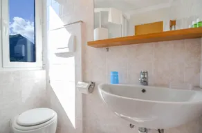 MONOLOCALE APARTMENT WITH LAKE VIEW - Image 3