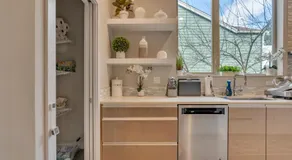 Standalone Modern townhouse in Seattle - Image 5