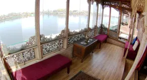 T luxury Heritage houseboat - Image 3