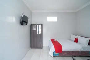 RedDoorz Plus near Cito Mall Surabaya - Image 5
