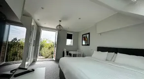 Abbey House - Image 2