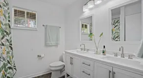 Small Town, Big House - Sleeps 8! - Image 2