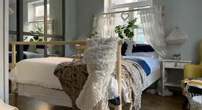 Pristine 1Br Apt in City Center- Free Parking & Coffee Machine - Image 2