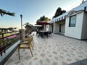 Hotel 7 Heavens - Image 4