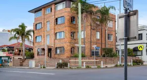 Louisa Court, 7,49 Donald St- Unit in the heart of town with stunning water views - Image 3