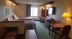 Syracuse Inn and Suites - Image 2