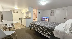 Modern 1BR at Downtown - Image 2