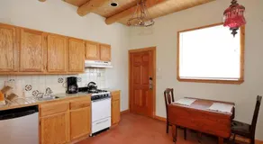Casita Bee, private Retreat in Santa Fe - Image 3