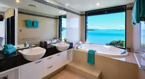Edge 11 & Free Buggy - Hamilton Island - Image 2