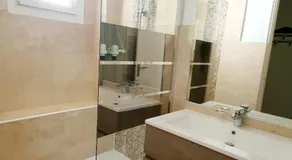 Bas de villa avec piscine - Image 2