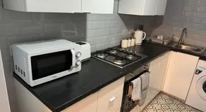 Contractors, Groups 4xBedRooms 5xDouble Beds, Close to City free parking sleeps x 10 WiFi ,Netflix,LGI Check Reviwz - Image 5