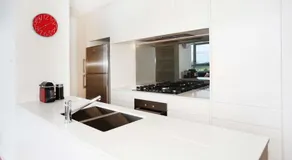 Gadigal Groove - Modern and Bright 3BR Executive Apartment in Zetland with Views - Image 5