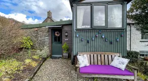 5 Star Shepherds Hut in Betws y Coed with Mountain View - Image 3