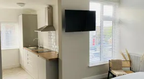 #106a Modern Rugby Studio - Sleep up to 2 - 5 mins to Rugby School - "Perfect for Contractors and Couples - Free street parking" - Image 2