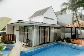Orlando House (2BR) by Luxy Villa (Private Pool, Karaoke, Netflix, BBQ) Villa Taman Dayu Pandaan - Image 3