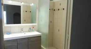 Appartement convivial à Uzès 85 m² avec terrasse - Image 2
