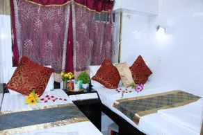 Kamal Traveller Hostel - Image 5