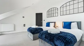 Modern 2 Bedroom Apartment Free Parking - Image 2