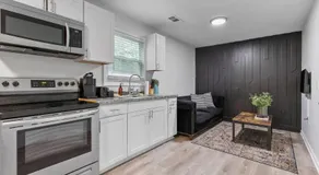 Charming 2BR Retreat-Free Parking - Image 3