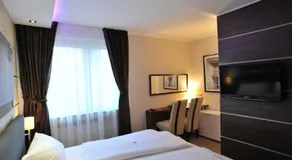 Hotel Bergischer Hof - Image 2