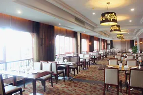 Oriental Hotel - Image 2