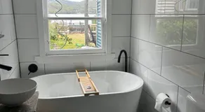 The Artists Cottage Waterfront Hideaway - Image 2