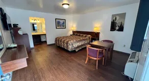 Pine Cone Motel - Image 2