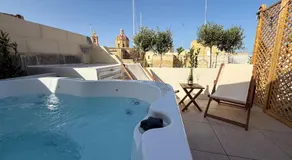 Fourteen Guesthouse - Image 2
