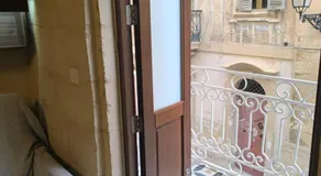 Birgu's central traditional apartment - Image 3