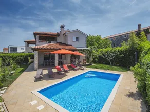 Villa in Novigrad with Pool near Beach - Image 3