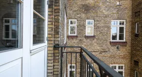 Spacious 3 Bedroom Apartment in Peaceful Area - Image 3