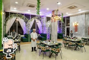 Red K Velvet Hotel - Image 4