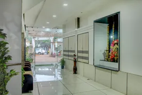 Townhouse OAK Hotel Vihar Deluxe - Image 5