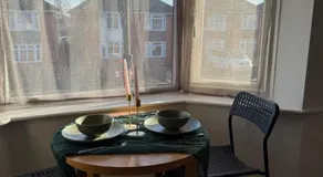 Private Spacious One-Bedroom Flat - Located Between the City Centre and the New Forest - Image 5