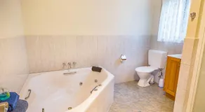 Queechy Motel - Image 3