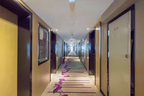 Lavande Hotel Kunming South Railway Station - Image 4