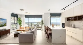Luxury 4BR l Panoramic Sea-View Balcony l Mamad - Image 3