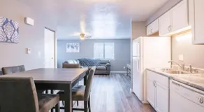 Wood Inn Cozy 2Bd Over The Bridge - Image 4