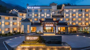 BRILLIANT JIANGUO Resort Hotel - Huanggang Luotian Tiantangzhai Scenic Area - Image 5