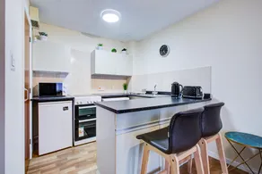 Comfy 1BR unit in Cambridge with Free Parking - Image 3