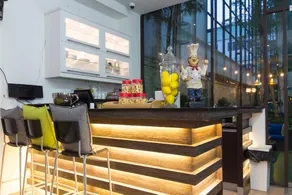 V Garden Hotel - Image 5
