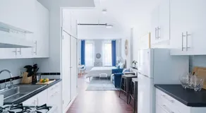 83-2FE UES Central Park Newly Furnished Studio - Image 3