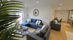 Snuggle Inn Serviced Apartments, Great choice for large groups, Contractors, Business Executives and Family Vacations in the stunning valley of Surrey Hills, secure Private Parking, Offering Easy Train Access to London, Gatwick airport, M25 - Image 3