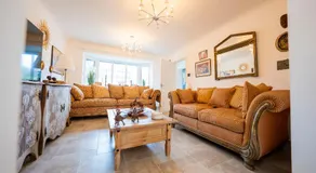 Artful Abode - Garden Patio, Parking, Sleeps 8 - Image 2