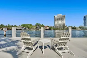Vistamar Waterfront Beach Abode -Walk to the Beach - Image 4