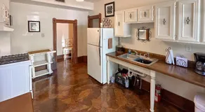 Downtown Historic Victorian Charmer Sleeps 7 - Image 5