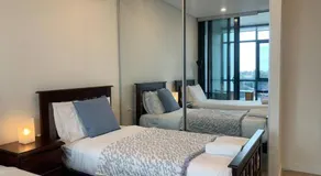 2 bedroom In the Middle of Sydney with Beautiful River View - Image 2