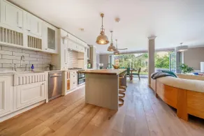 Stunning 3B2Ba Huge entertaining space and hottub! - Image 4